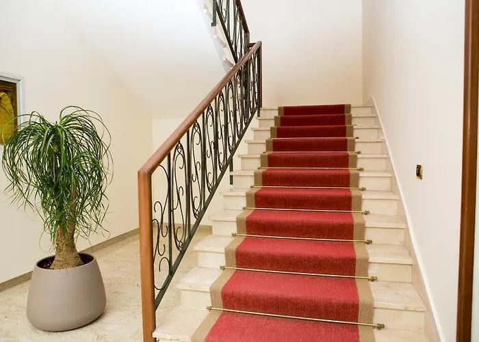 Отель Sacco Бернальда